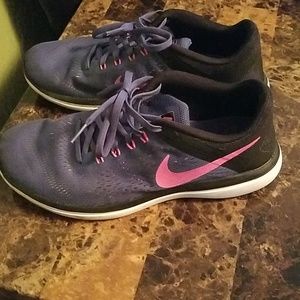 Nike size 9 Flex shoe